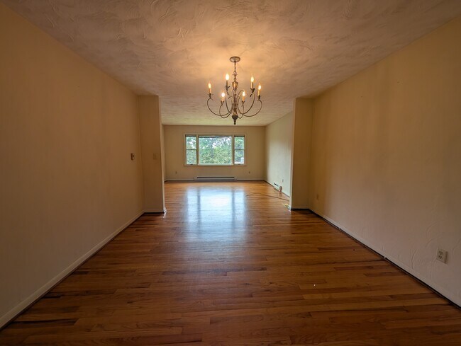 Building Photo - 180 Lenor Dr