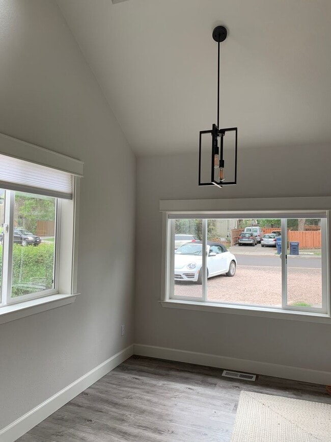 Building Photo - Updated Home in Oldmill