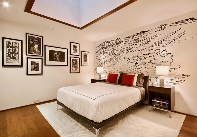 Building Photo - Prime SoHo - Stunning PH Loft with Roof