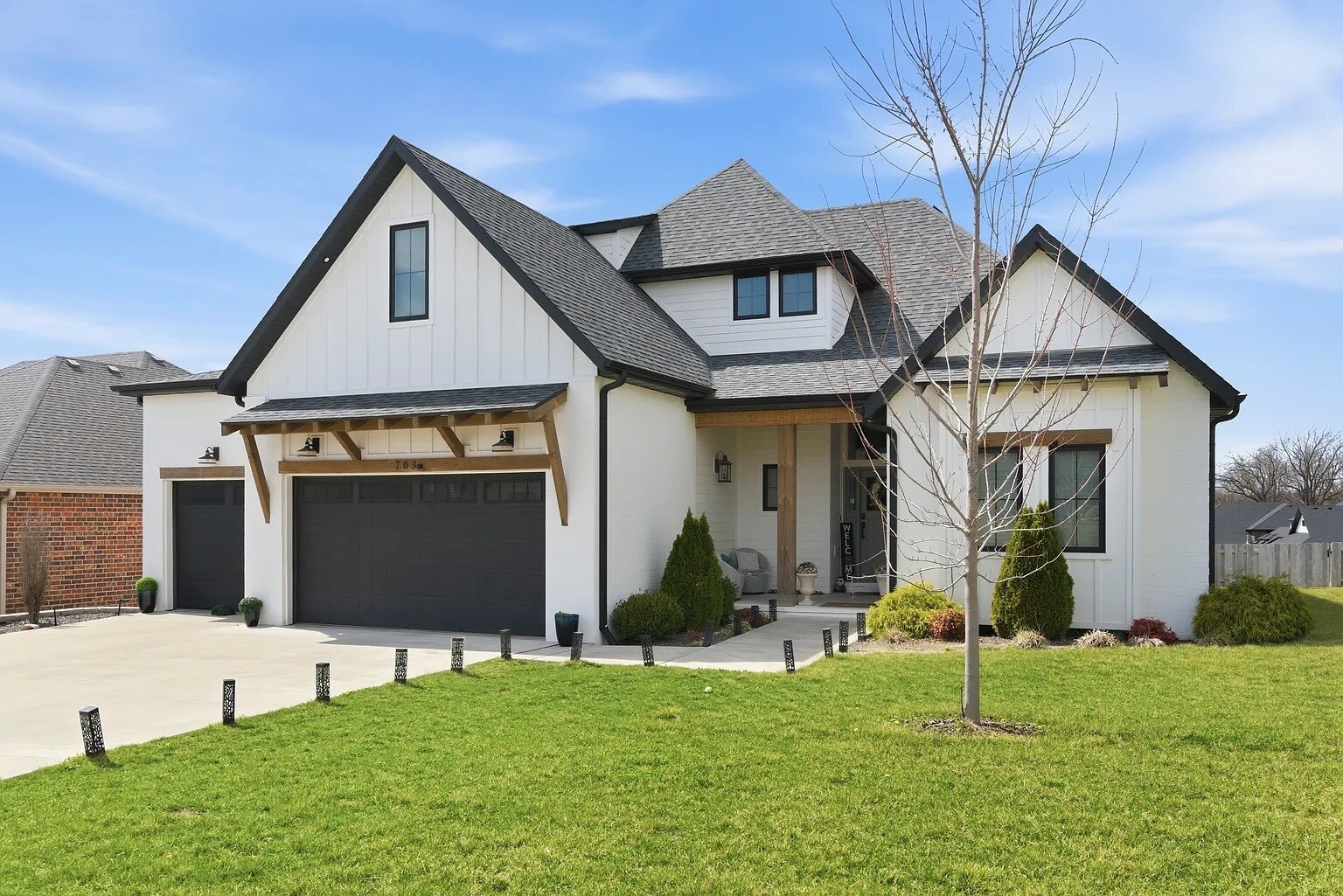 Building Photo - 703 S Hickory Dr