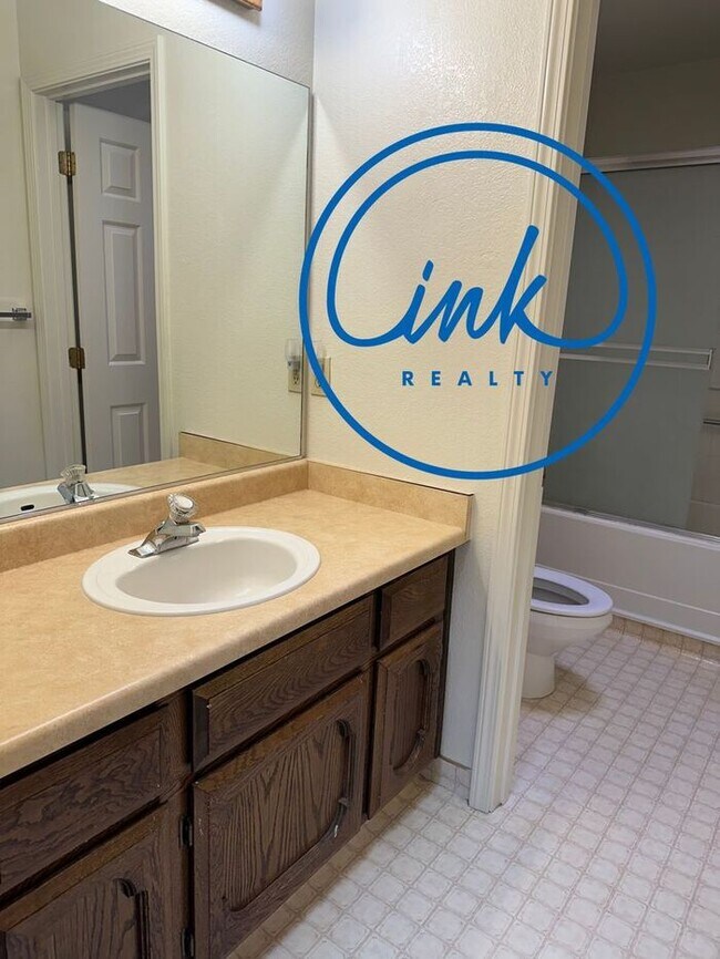 Building Photo - Carson City Townhouse for Rent