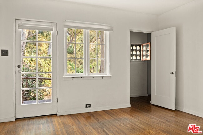 Building Photo - 1431 Avon Park Terrace