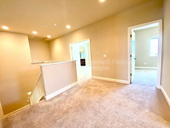 Building Photo - 6162 E Farrin Ave