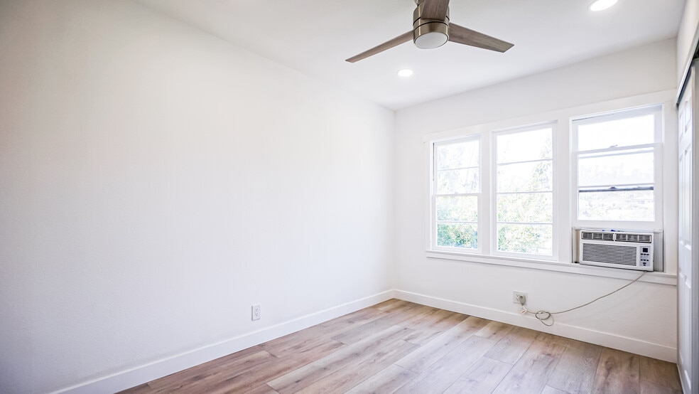 Building Photo - 2065 Ivar Ave