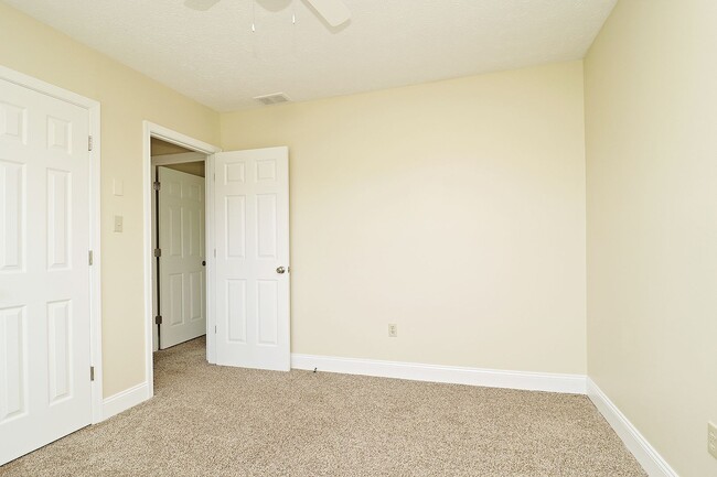 Building Photo - 10 Acre Scottsville Farmette - Bring Your ...