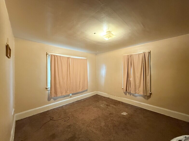 Building Photo - 2747 Rush Blvd