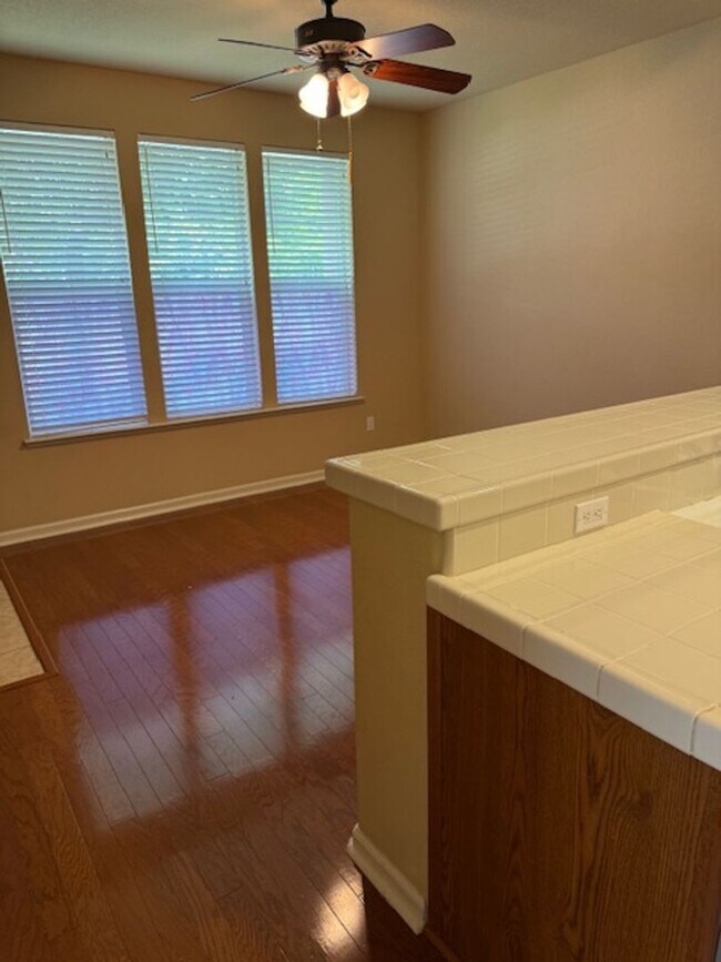 Building Photo - Gorgeous Natomas Condo