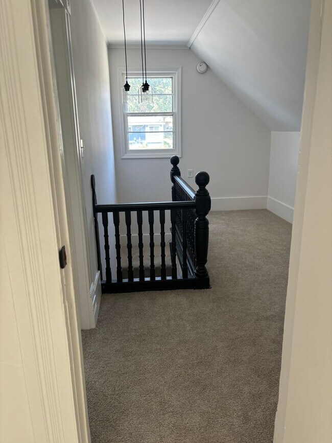 Building Photo - 924 S Madison St