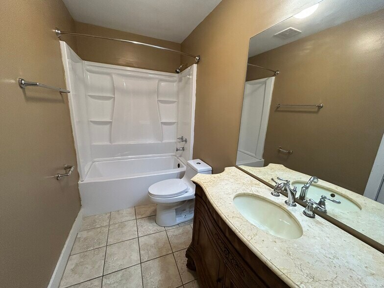 Building Photo - 2070 Rossburg Pl