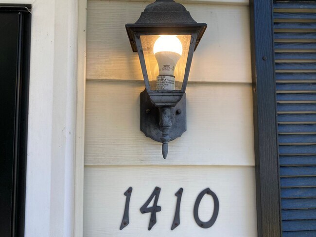 Building Photo - 4 Bed, 2 Bath Cape Cod style home in the Tuckahoe Elementary District!!