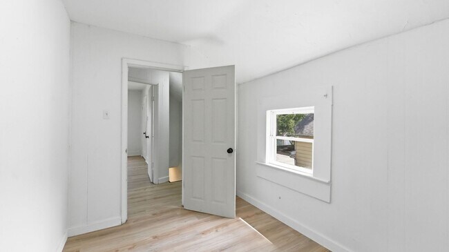 Building Photo - 1221 Wefel St