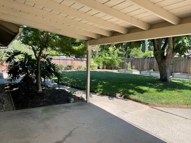 Building Photo - 1825 Vista Creek Dr