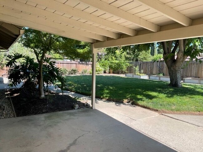 Building Photo - Roseville 3 bedroom