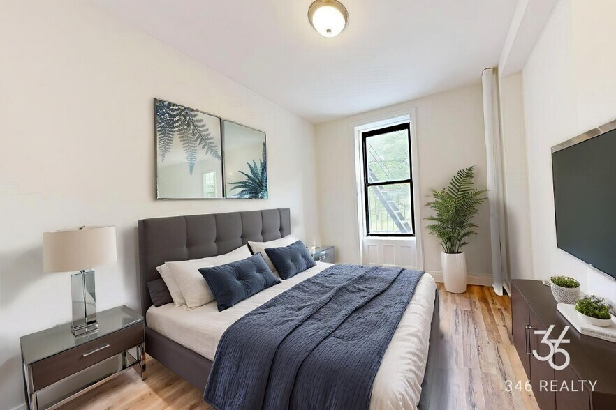 Building Photo - Central Park West