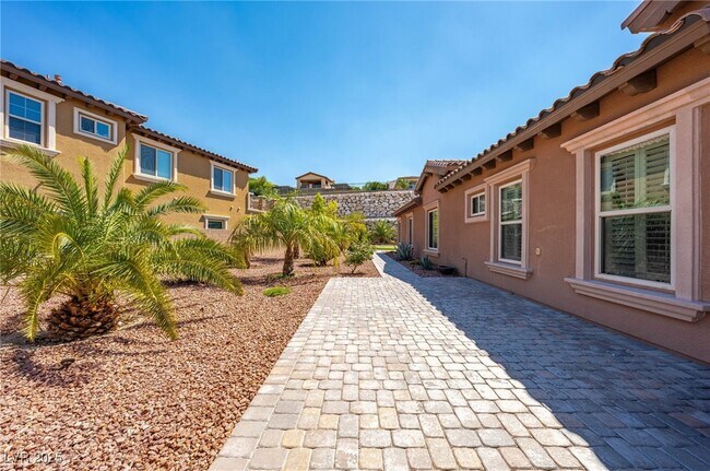 Building Photo - 47 Grand Masters Dr