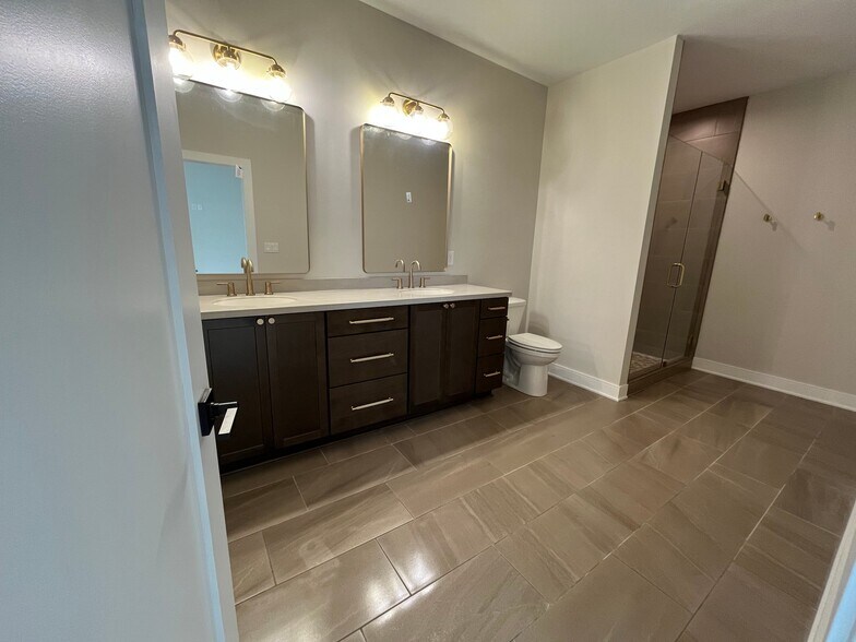 Building Photo - W61N451 Washington Ave