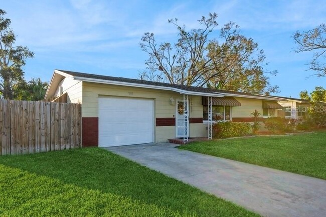 Building Photo - 7000 52nd Ln N
