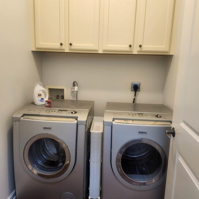 Building Photo - 1497 Castle Pines Cir