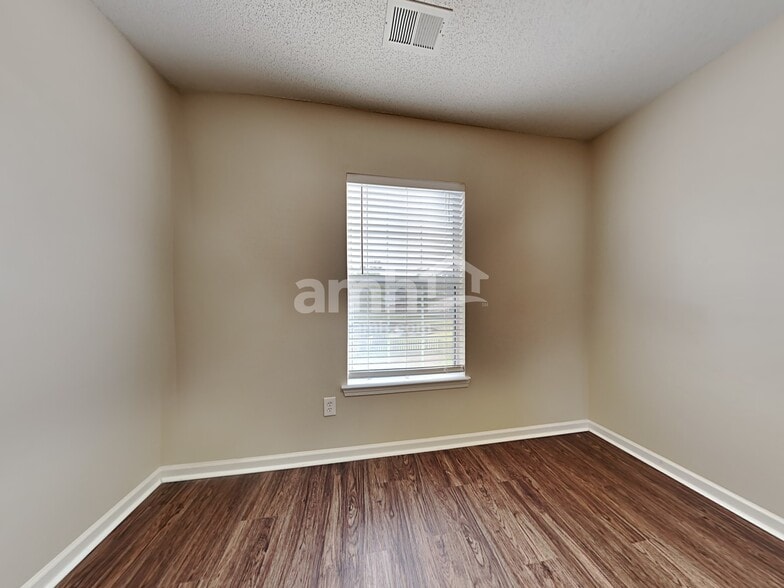 Building Photo - 2009 Clipstone Dr