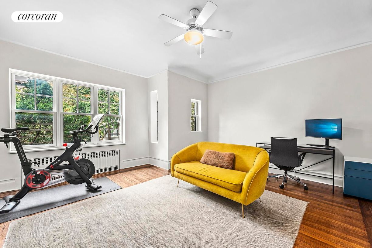 Building Photo - 592 3rd St