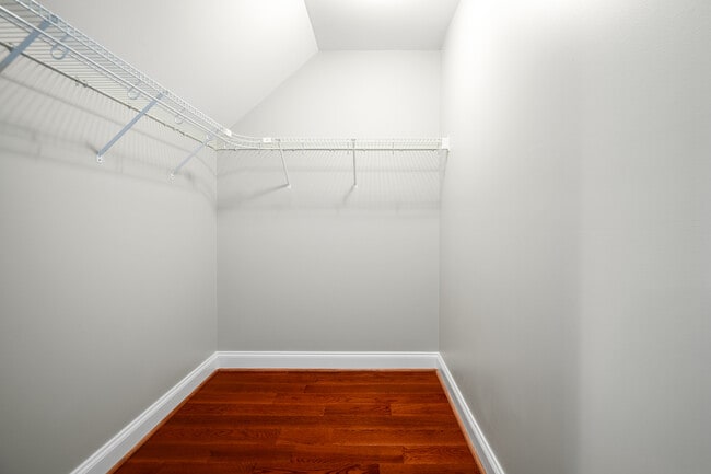 Building Photo - 619 Greyshire Dr