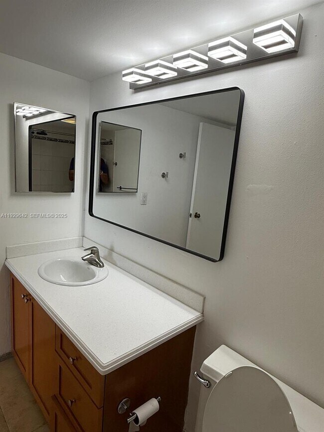 Building Photo - 555 NE 15th St