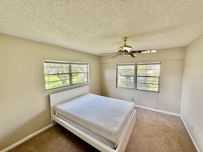 Building Photo - 417 Mansfield I