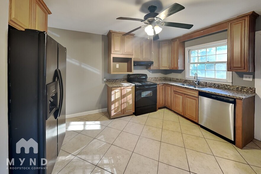 Building Photo - 990 Lynhurst Dr SW