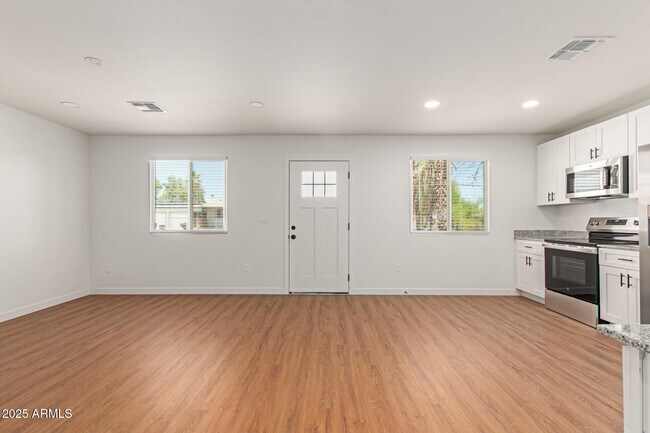 Building Photo - 650 S 97th Pl
