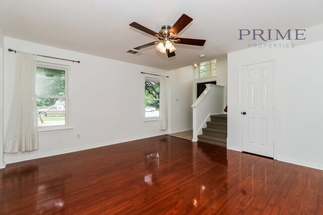 Building Photo - Amazing home ready to move in!