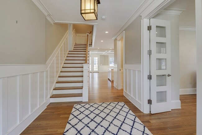 Building Photo - 5br Bethesda Home for Rent