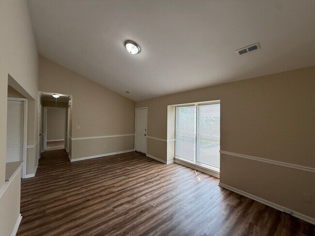 Building Photo - 4720 Matt Dr
