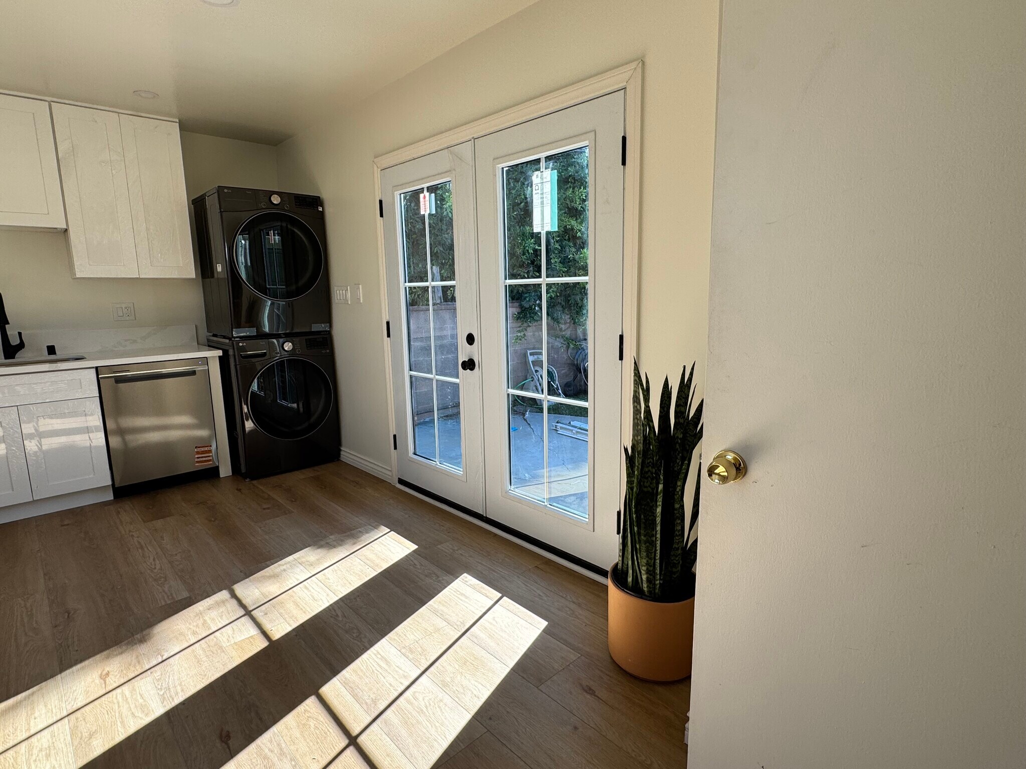 Building Photo - 15726 Yermo St