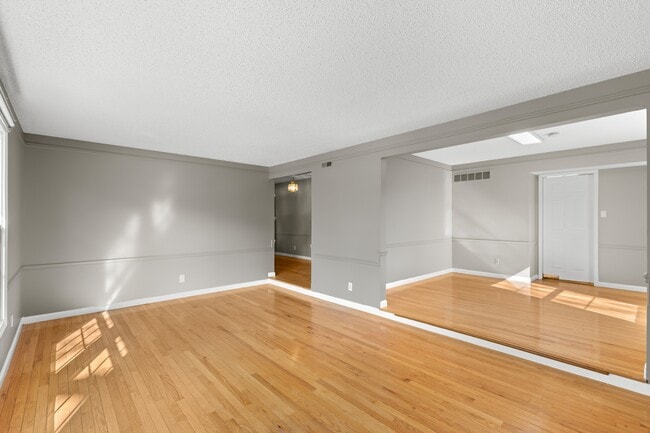 Building Photo - 14355 Rainy Lake Dr