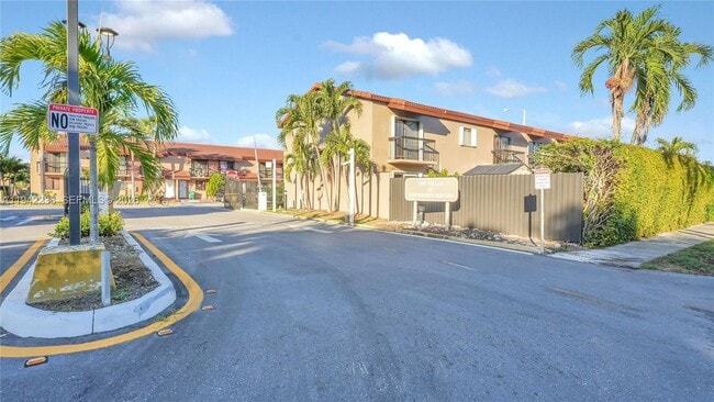 Building Photo - 1917 SW 107th Ave