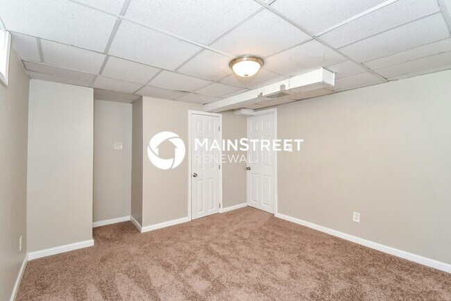 Building Photo - 3 Bedroom Pet-Friendly Home in Hillview, KY with Main Street Renewal