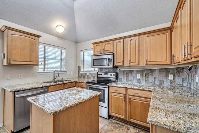 Building Photo - 6915 Robbie Rd