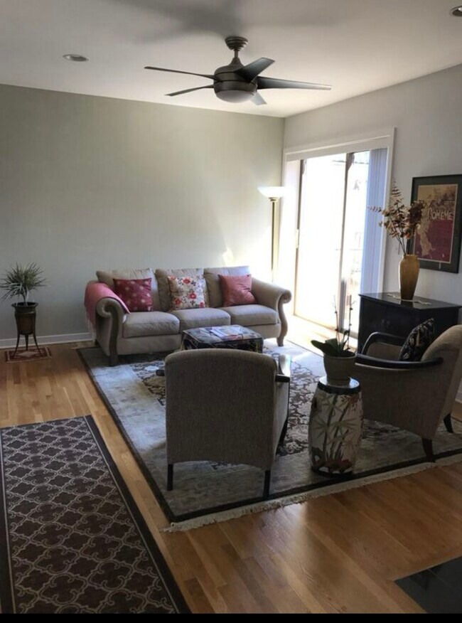 Building Photo - 3010 W Addison St