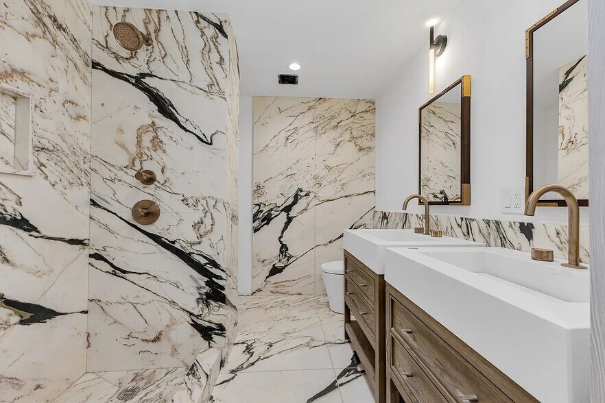 Building Photo - 106 Central Park S