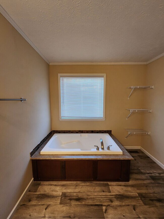 Building Photo - 312 McLean Heights Ct