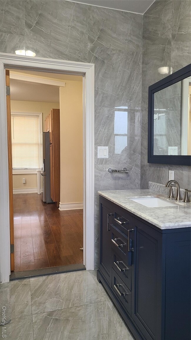 Building Photo - 92-16 218th Pl