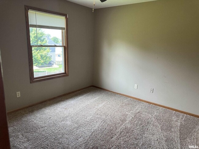 Building Photo - 6140 N Lincoln Ave