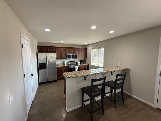 Building Photo - Nowells Subdivision Town Homes - Fully Furnished and Utilities Included