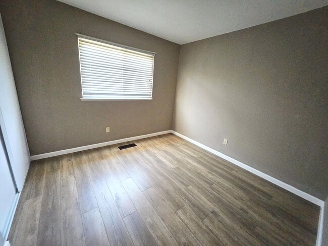 Building Photo - Beatifully updated 3 bedroom, 2 bath home ...
