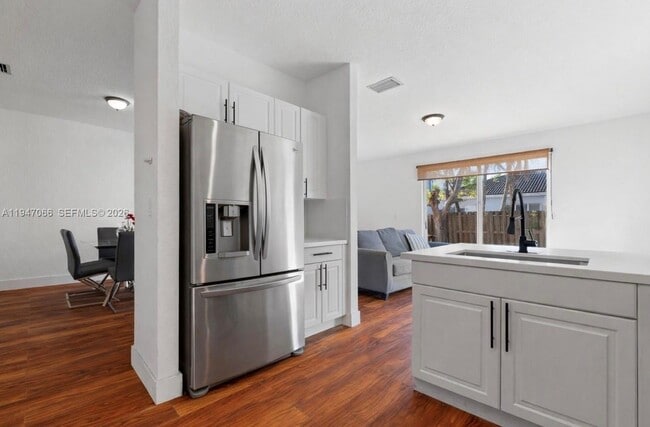 Building Photo - 836 SW 154th Path