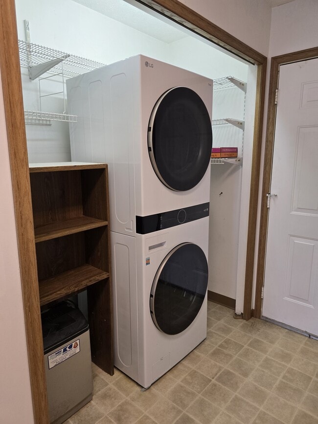 Building Photo - 533 E Main St