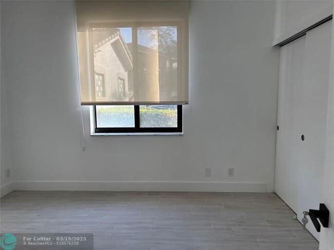 Building Photo - 2550 Jardin Terrace