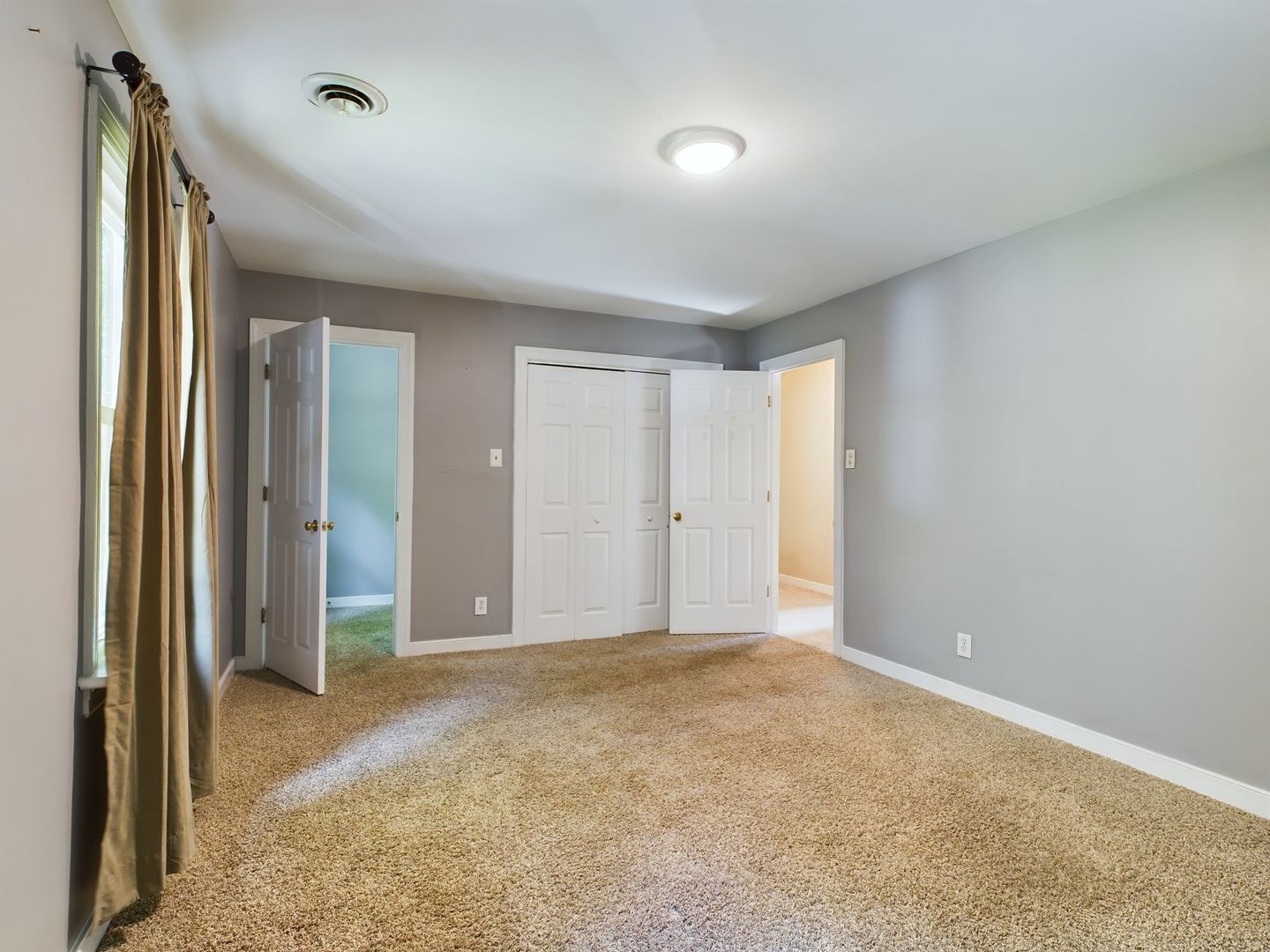 Building Photo - 404 Old Country Terrace