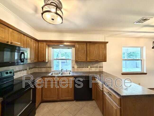 Building Photo - 319 W 33rd St