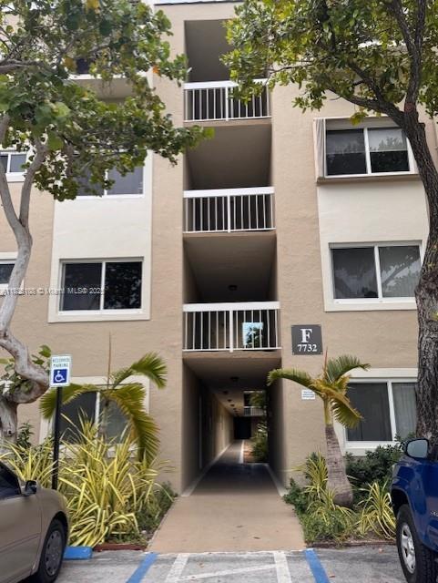 Building Photo - 7732 Camino Real